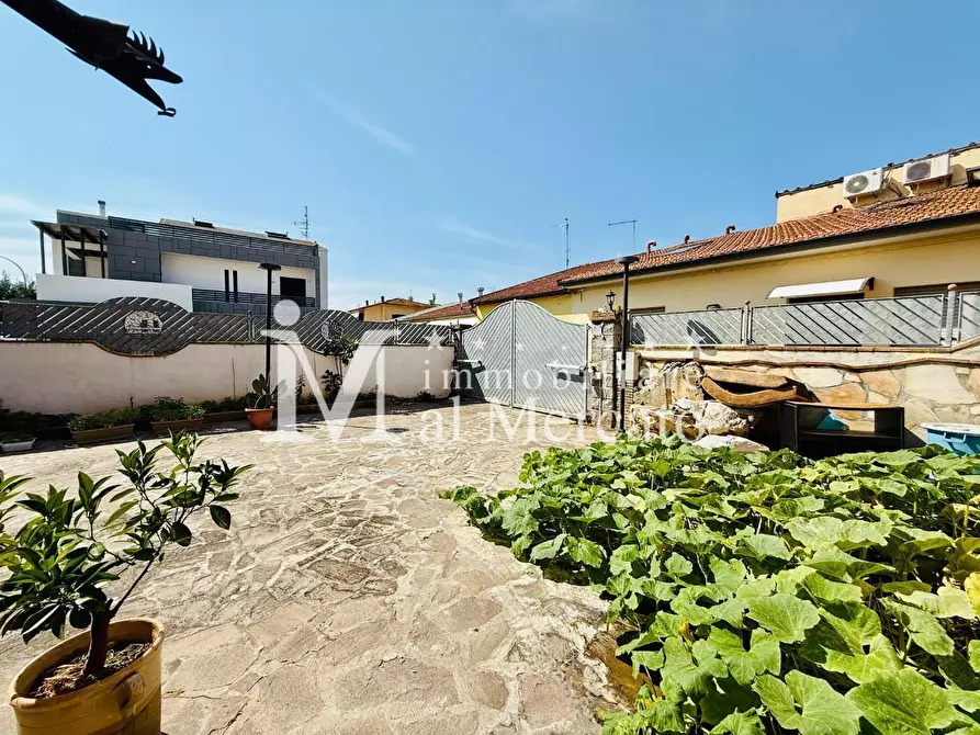 Immagine 13 di Villa in vendita  a Viareggio