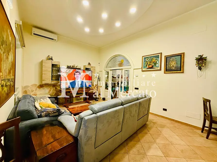 Immagine 5 di Villa in vendita  a Viareggio