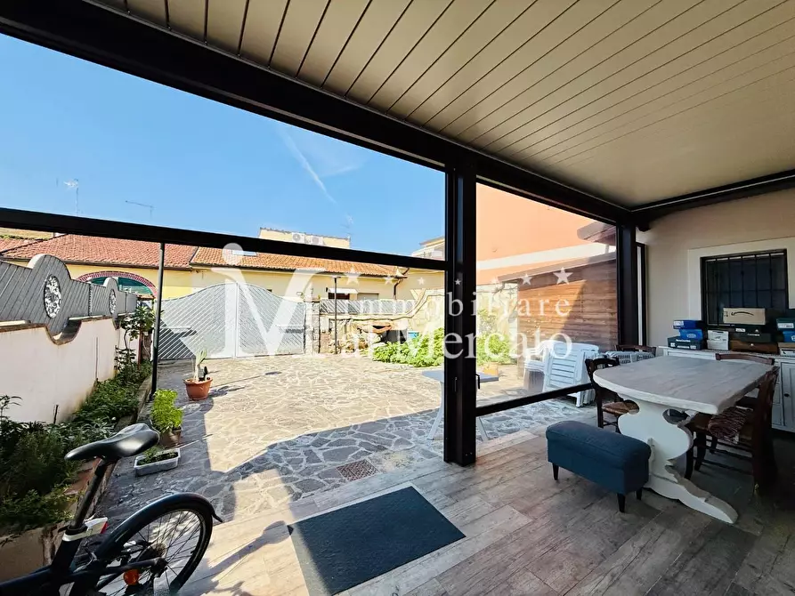 Immagine 9 di Villa in vendita  a Viareggio