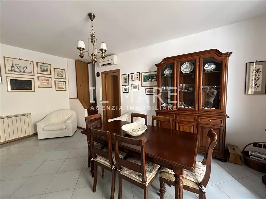 Immagine 4 di Appartamento in vendita  a Massa