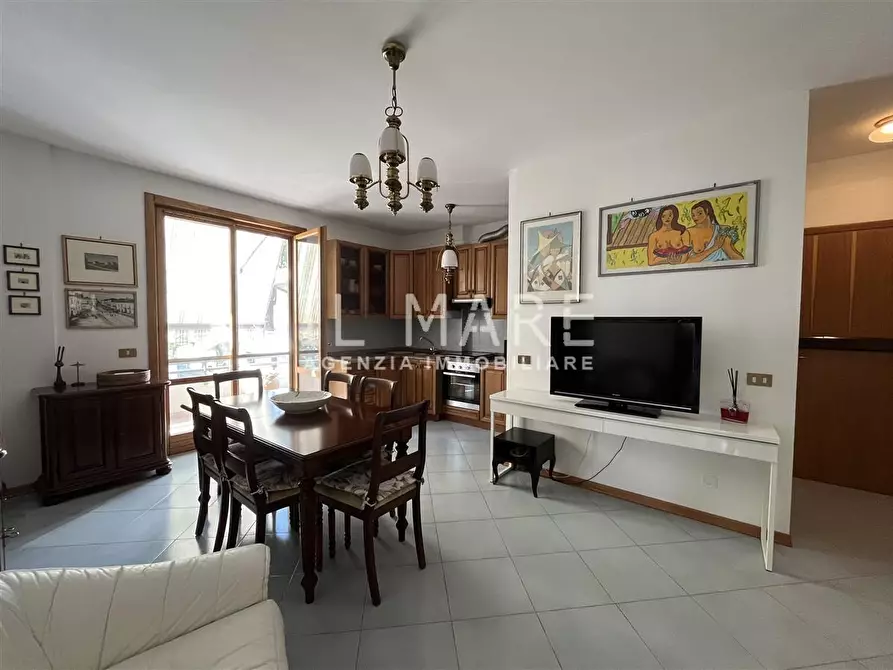 Immagine 2 di Appartamento in vendita  a Massa