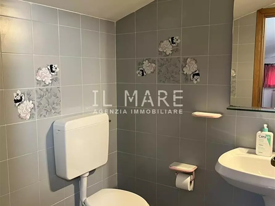 Immagine 19 di Appartamento in vendita  a Massa