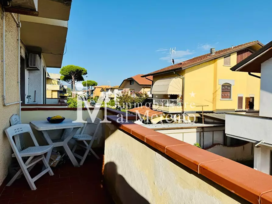 Immagine 10 di Appartamento in vendita  a Viareggio