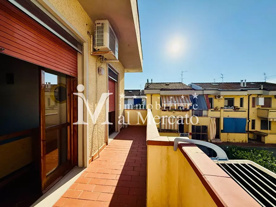 Immagine 19 di Appartamento in vendita  a Viareggio