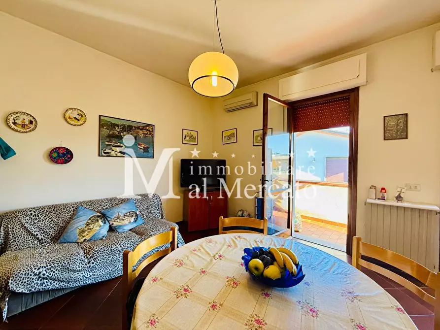 Immagine 4 di Appartamento in vendita  a Viareggio