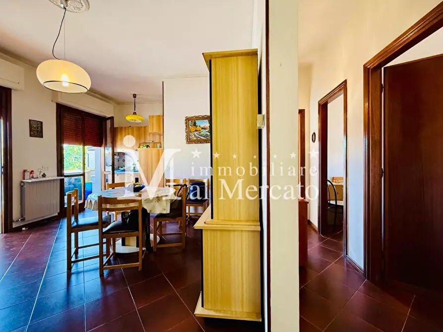 Immagine 2 di Appartamento in vendita  a Viareggio