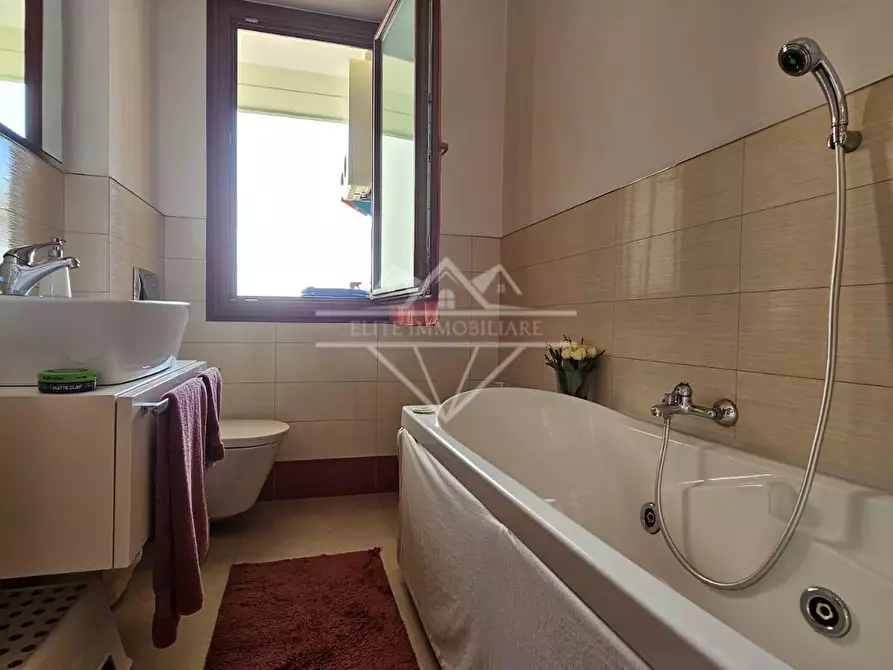 Immagine 18 di Appartamento in vendita  a Carrara