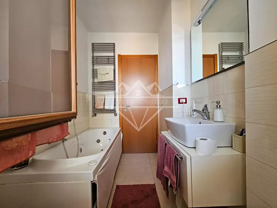 Immagine 16 di Appartamento in vendita  a Carrara