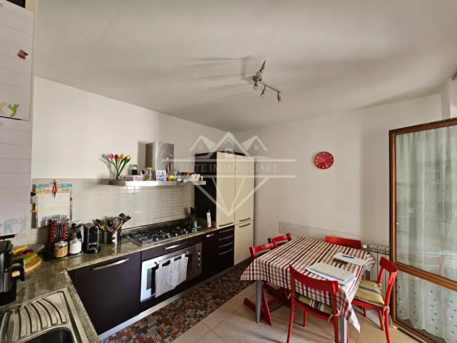 Immagine 11 di Appartamento in vendita  a Carrara