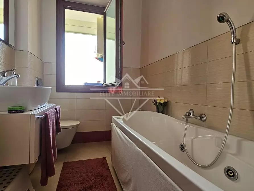 Immagine 17 di Appartamento in vendita  a Carrara