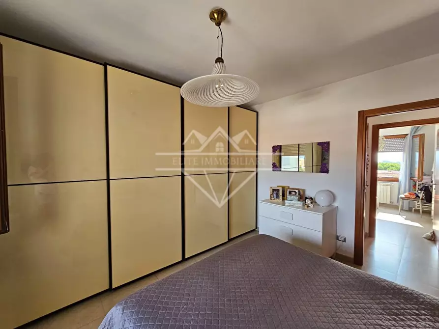 Immagine 21 di Appartamento in vendita  a Carrara