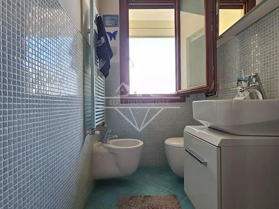 Immagine 12 di Appartamento in vendita  a Carrara