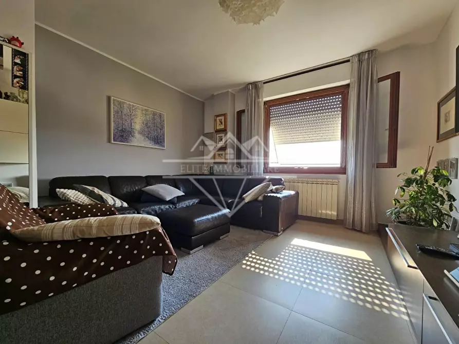 Immagine 2 di Appartamento in vendita  a Carrara