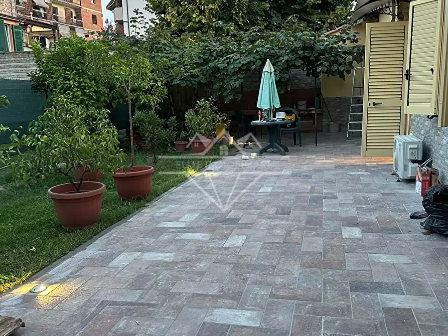 Immagine 4 di Terratetto in affitto  a Carrara