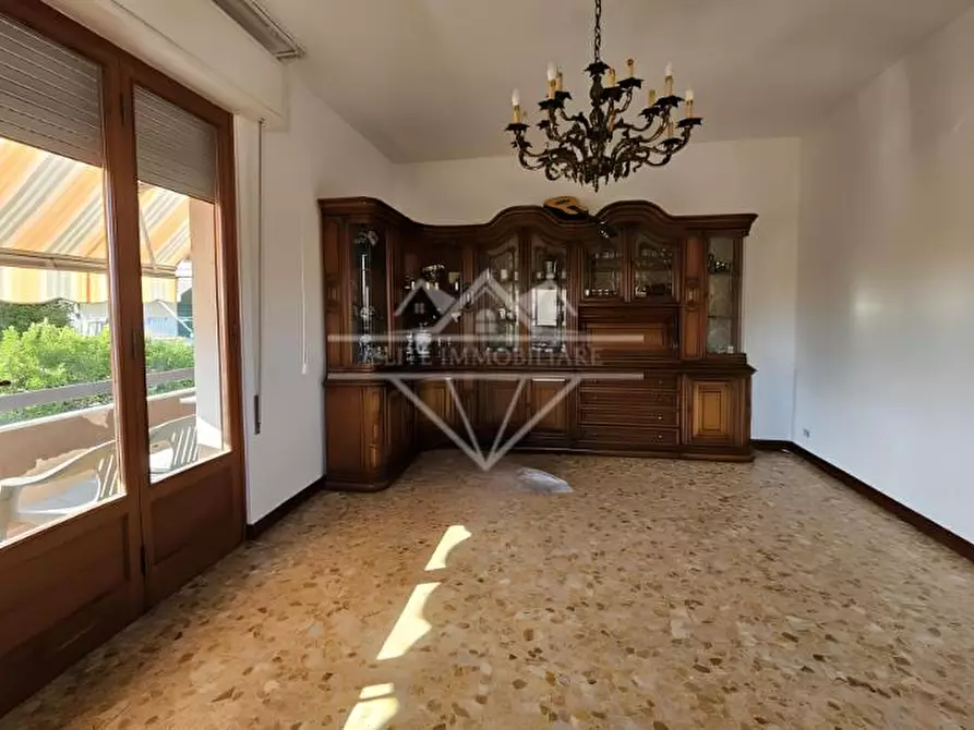 Immagine 2 di Appartamento in vendita  a Massa