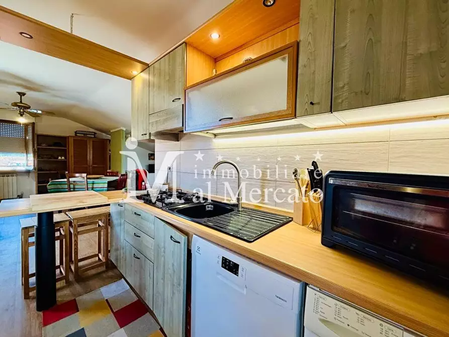 Immagine 13 di Appartamento in vendita  a Viareggio