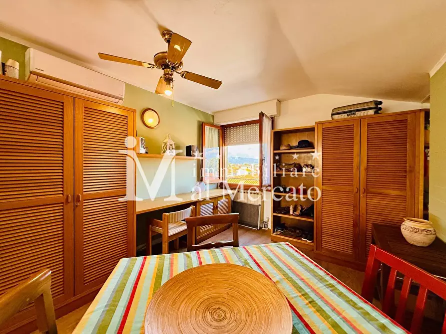 Immagine 35 di Appartamento in vendita  a Viareggio