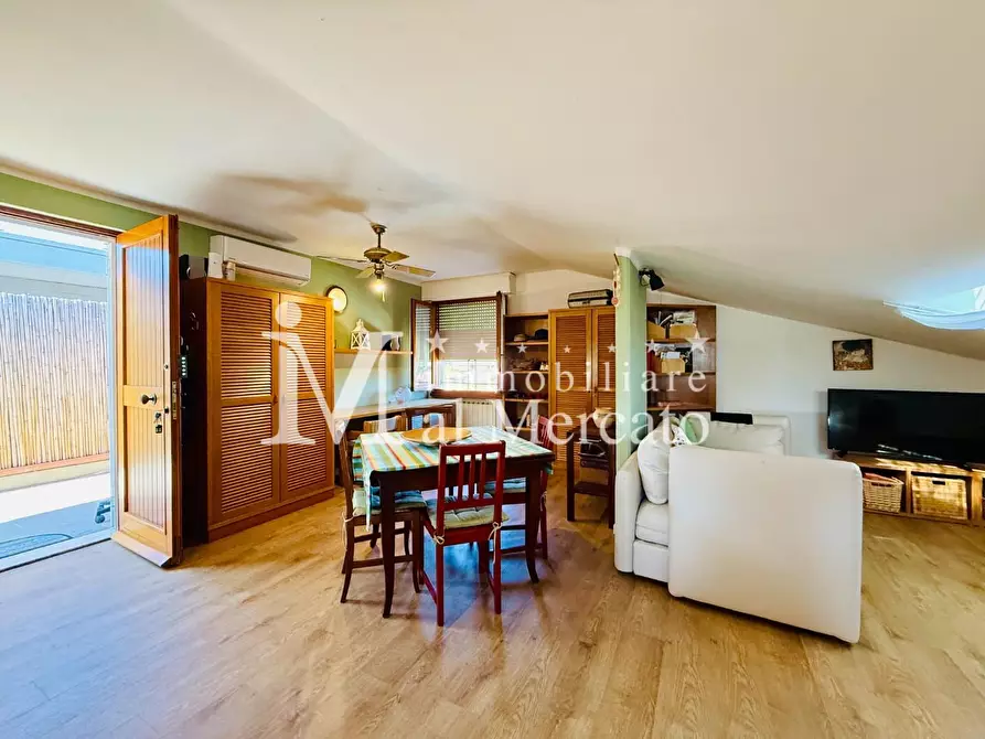 Immagine 15 di Appartamento in vendita  a Viareggio