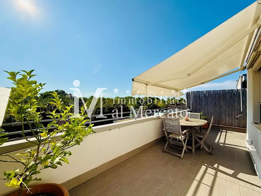 Immagine 3 di Appartamento in vendita  a Viareggio