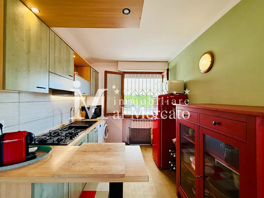 Immagine 39 di Appartamento in vendita  a Viareggio