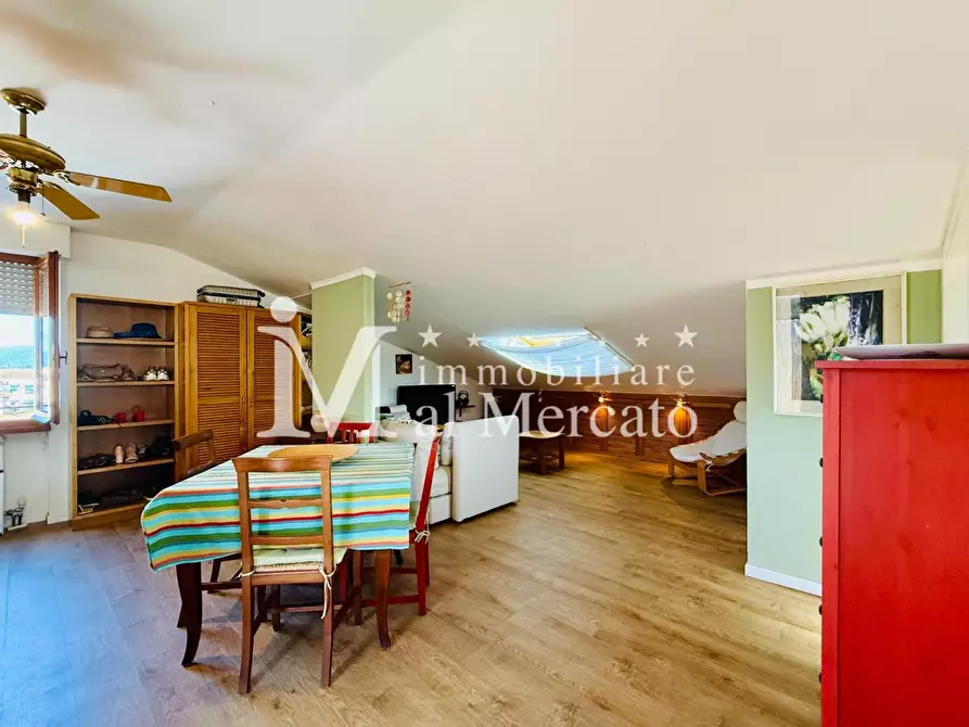 Immagine 44 di Appartamento in vendita  a Viareggio