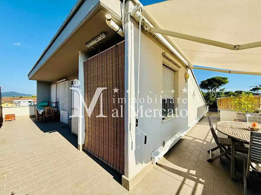 Immagine 8 di Appartamento in vendita  a Viareggio