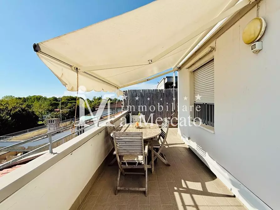 Immagine 2 di Appartamento in vendita  a Viareggio