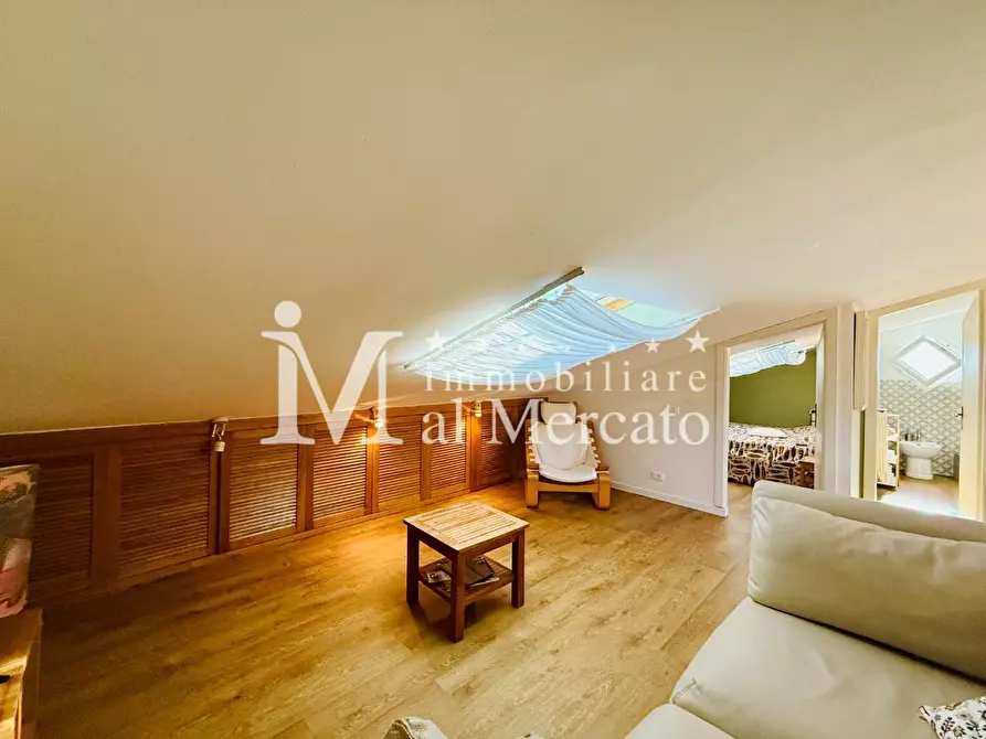 Immagine 21 di Appartamento in vendita  a Viareggio