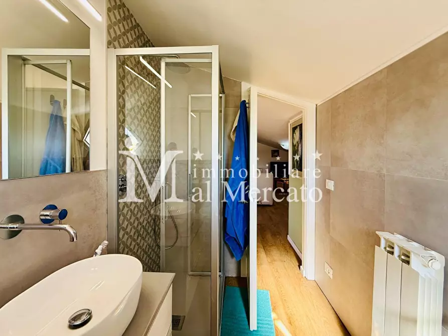 Immagine 27 di Appartamento in vendita  a Viareggio