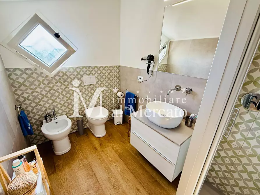 Immagine 30 di Appartamento in vendita  a Viareggio