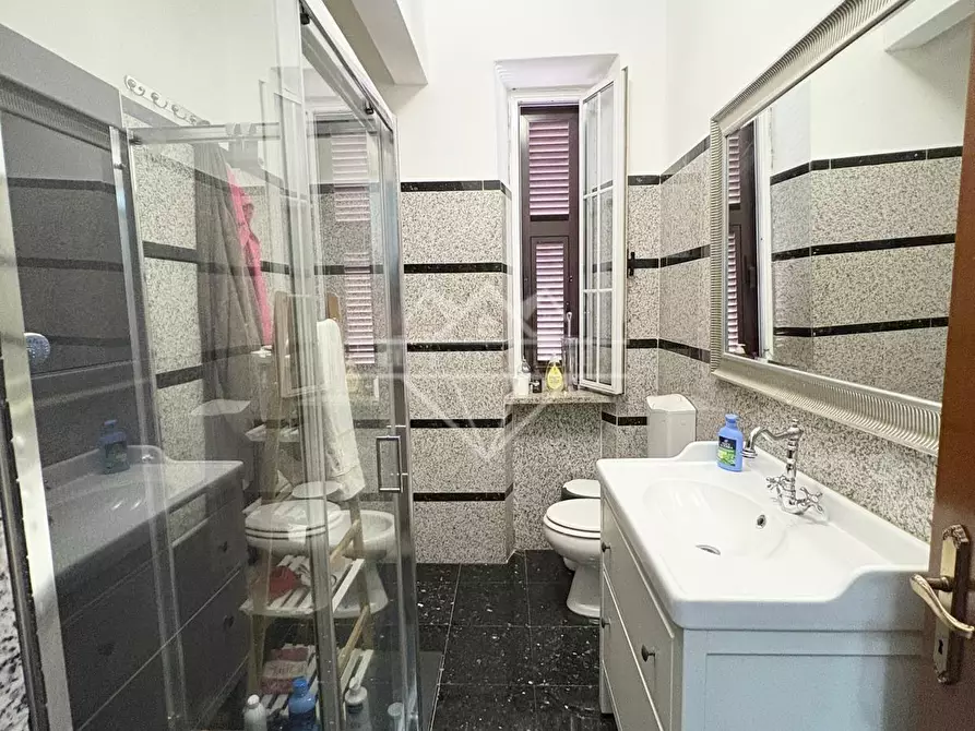 Immagine 12 di Porzione di casa in vendita  a Carrara