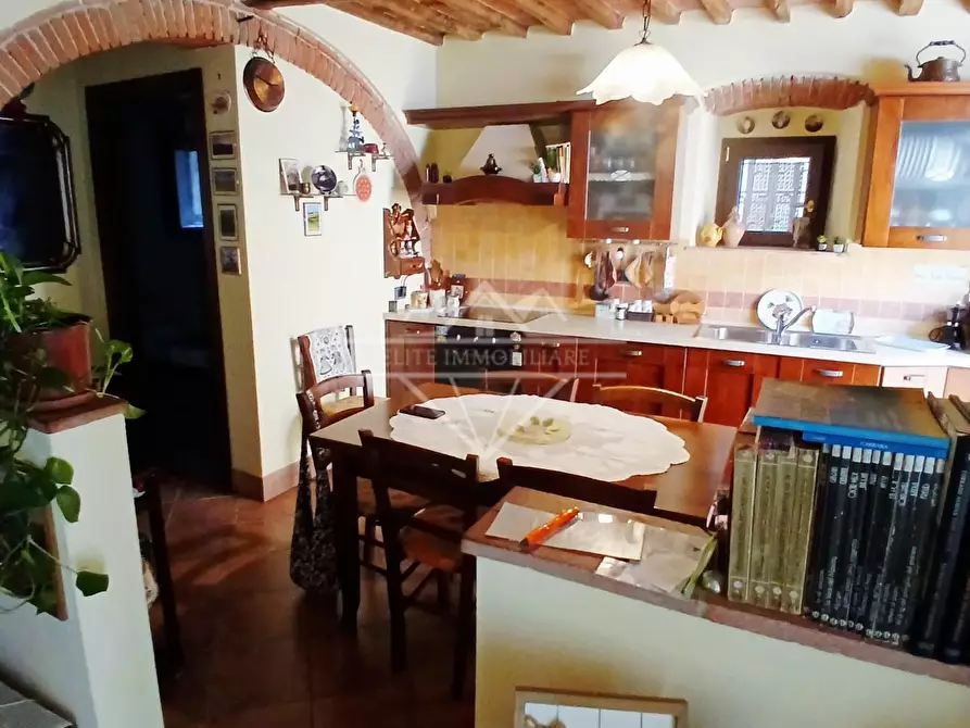 Immagine 2 di Casa semindipendente in vendita  a Carrara