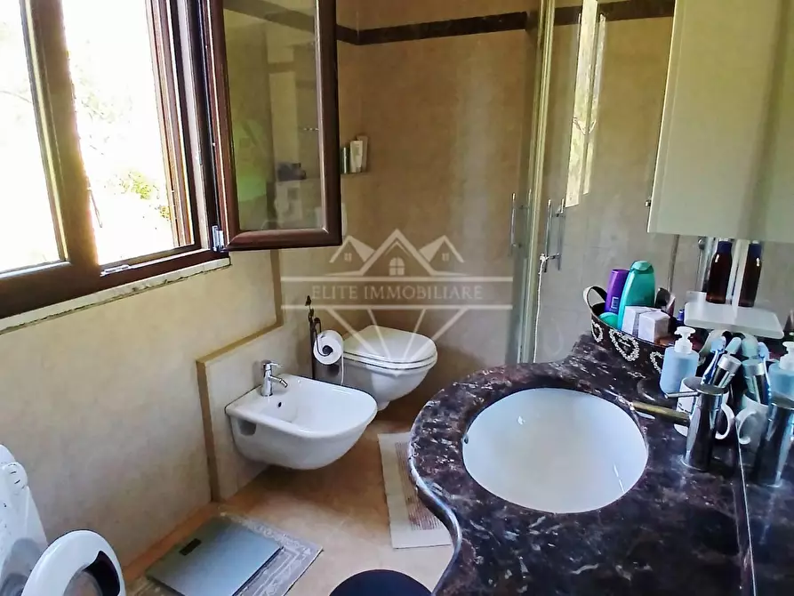 Immagine 17 di Casa semindipendente in vendita  a Carrara