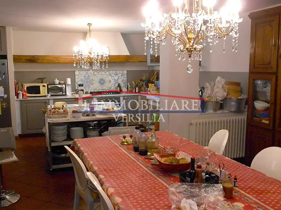 Immagine 82 di Villa in vendita  a Carrara