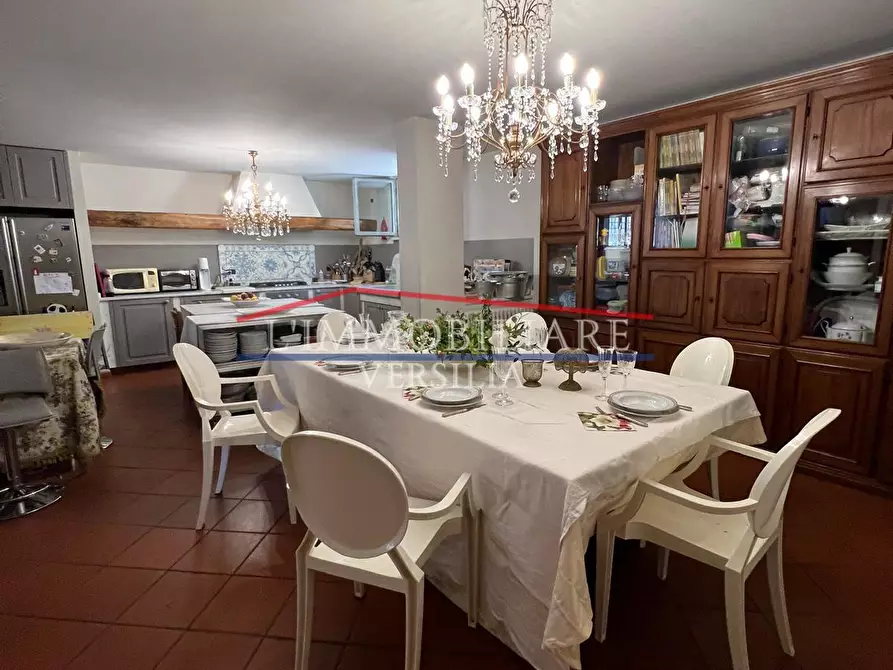 Immagine 79 di Villa in vendita  a Carrara