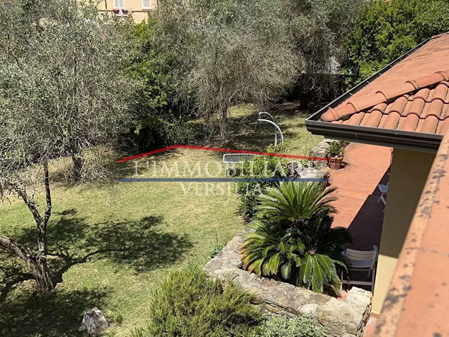 Immagine 39 di Villa in vendita  a Carrara