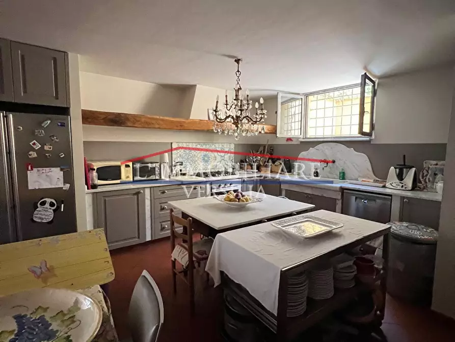 Immagine 76 di Villa in vendita  a Carrara