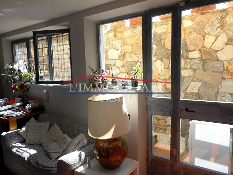 Immagine 72 di Villa in vendita  a Carrara