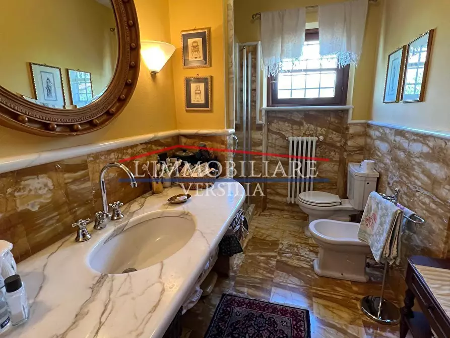 Immagine 52 di Villa in vendita  a Carrara