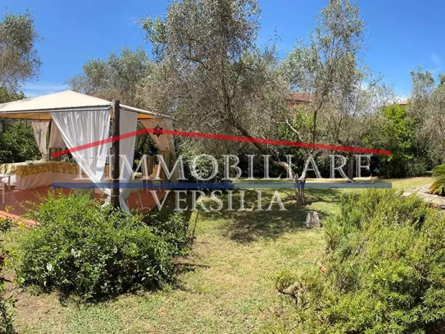 Immagine 12 di Villa in vendita  a Carrara