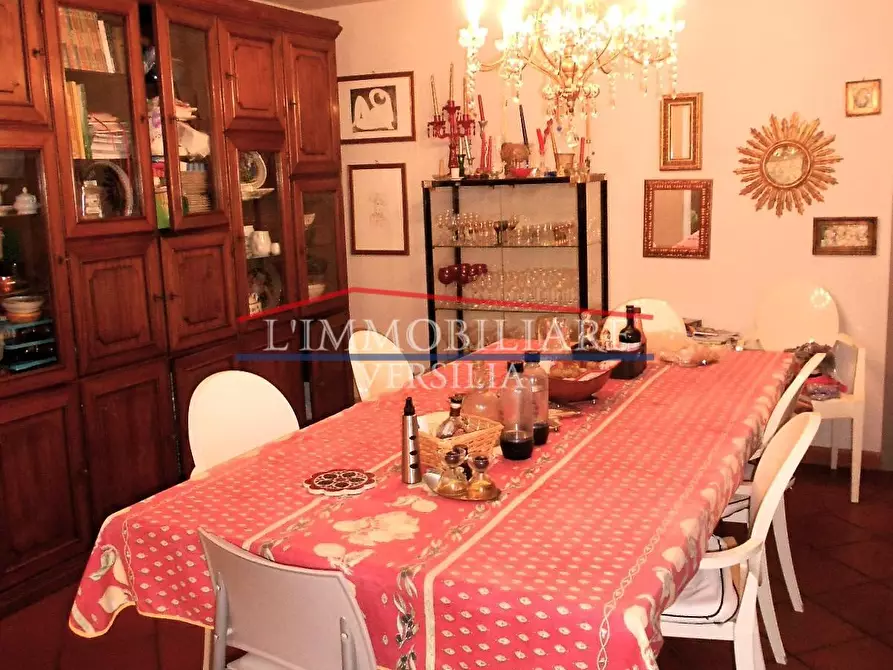 Immagine 81 di Villa in vendita  a Carrara