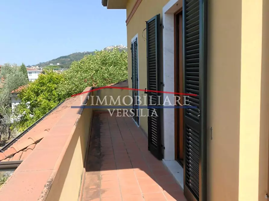 Immagine 50 di Villa in vendita  a Carrara