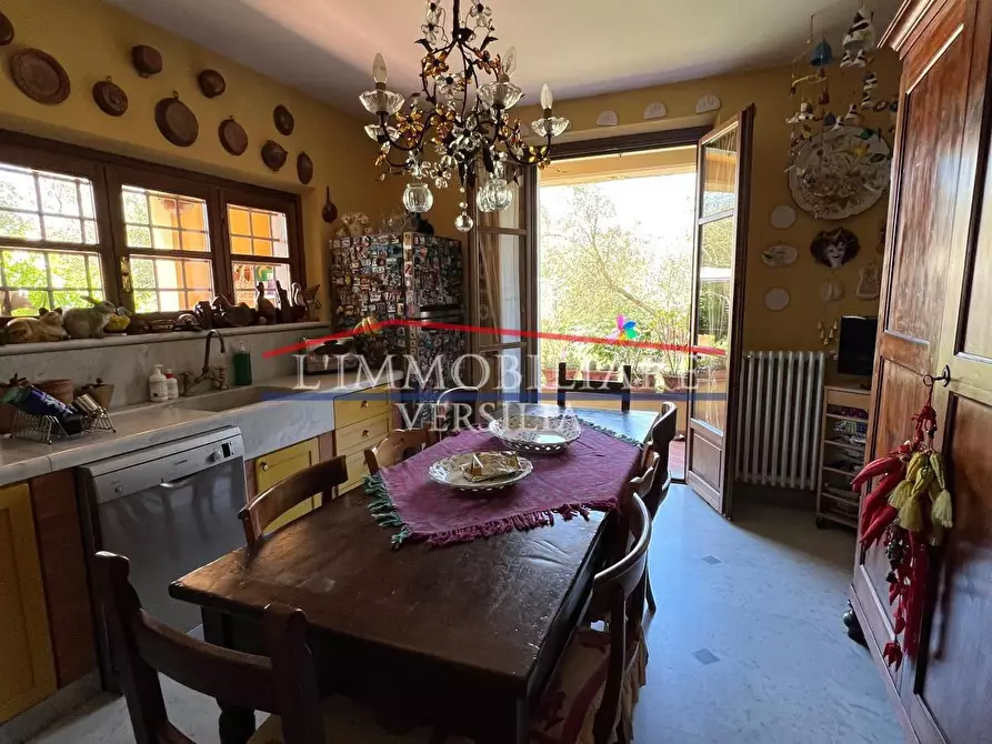 Immagine 34 di Villa in vendita  a Carrara