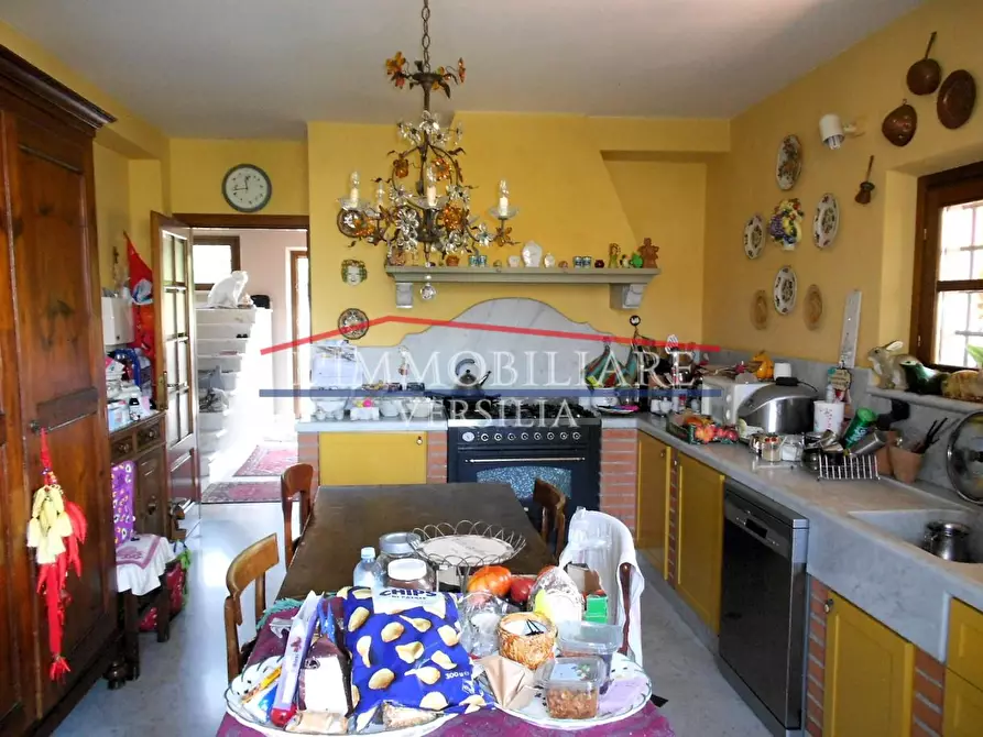 Immagine 57 di Villa in vendita  a Carrara