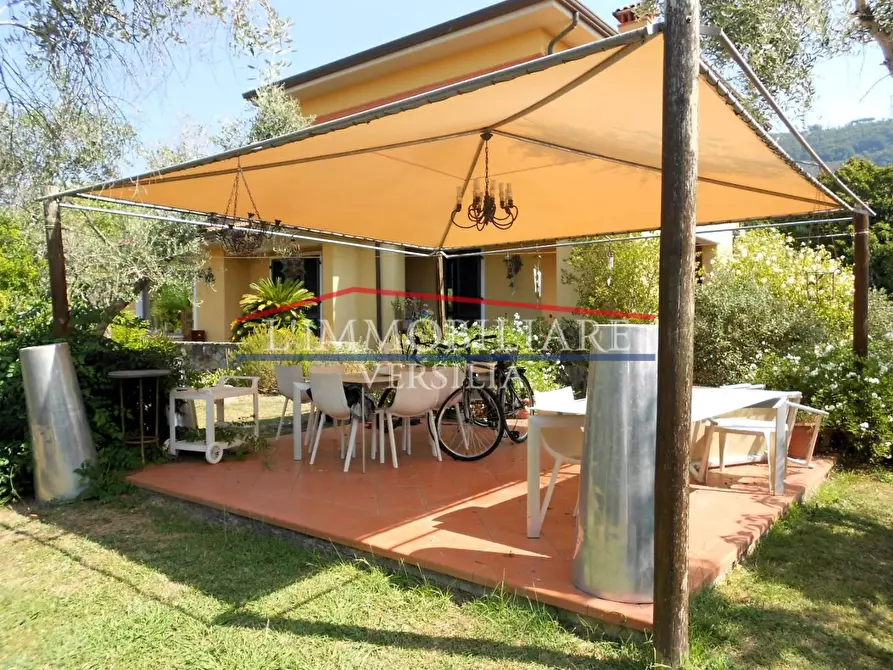 Immagine 89 di Villa in vendita  a Carrara