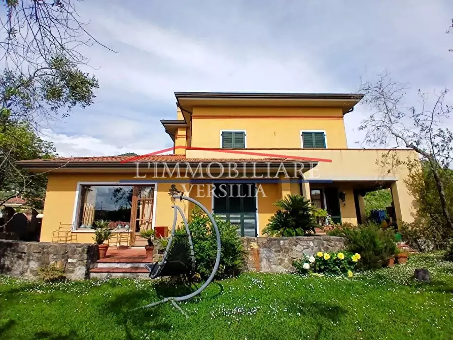 Immagine 5 di Villa in vendita  a Carrara