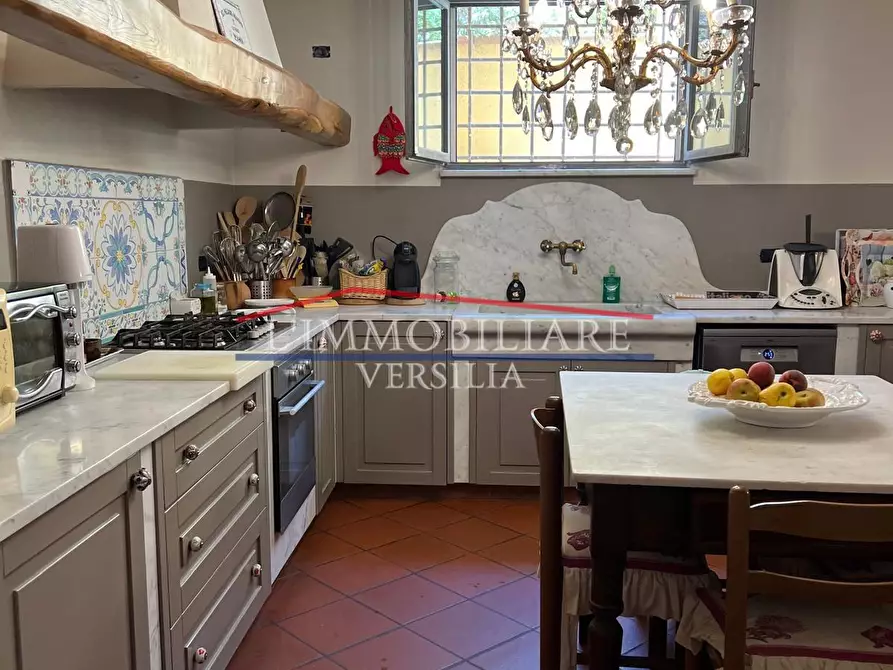 Immagine 75 di Villa in vendita  a Carrara