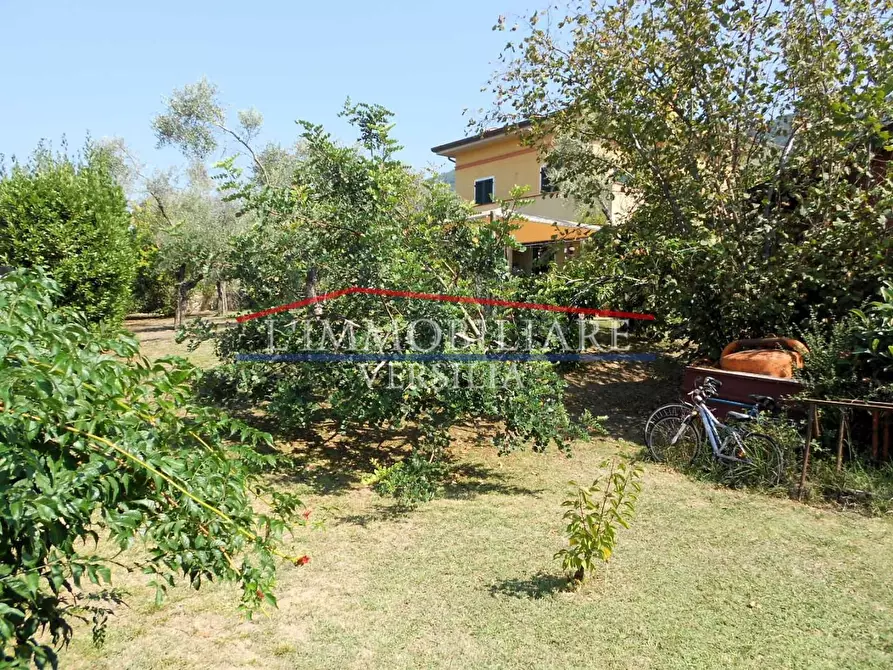 Immagine 94 di Villa in vendita  a Carrara