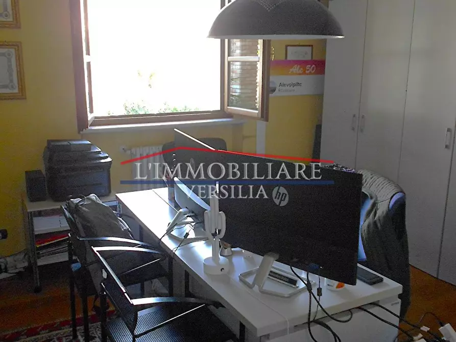 Immagine 35 di Villa in vendita  a Carrara