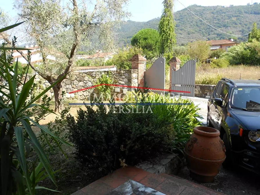 Immagine 62 di Villa in vendita  a Carrara